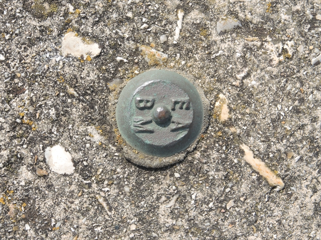 Environment Agency on Coastal path, Chiswell